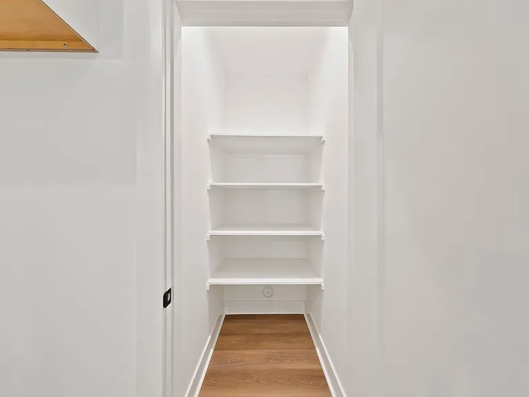 149 Luke Ct — Photo 12