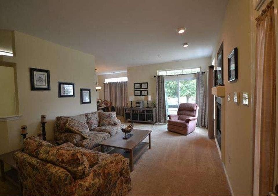 1st image of 107 Dresher Woods Dr