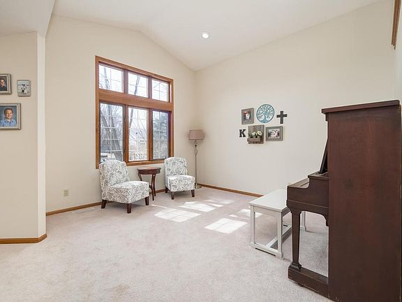 3rd image of 12324 Yucca St NW