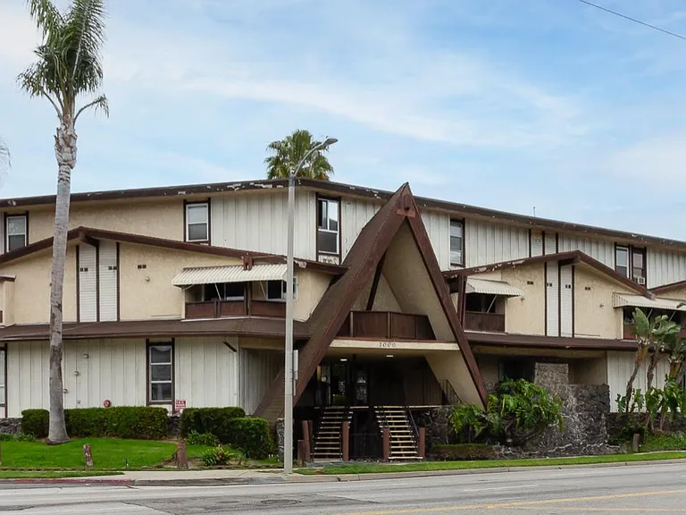 7000 S La Cienega Blvd #28 — Photo 1