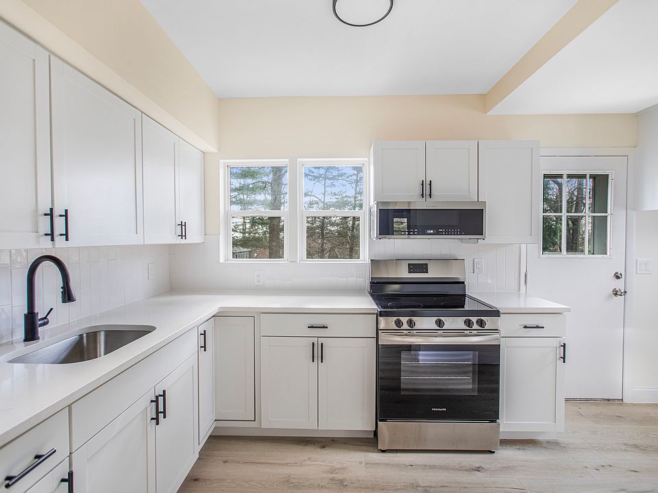 1st image of 246 Atlantic Pl Floor 1