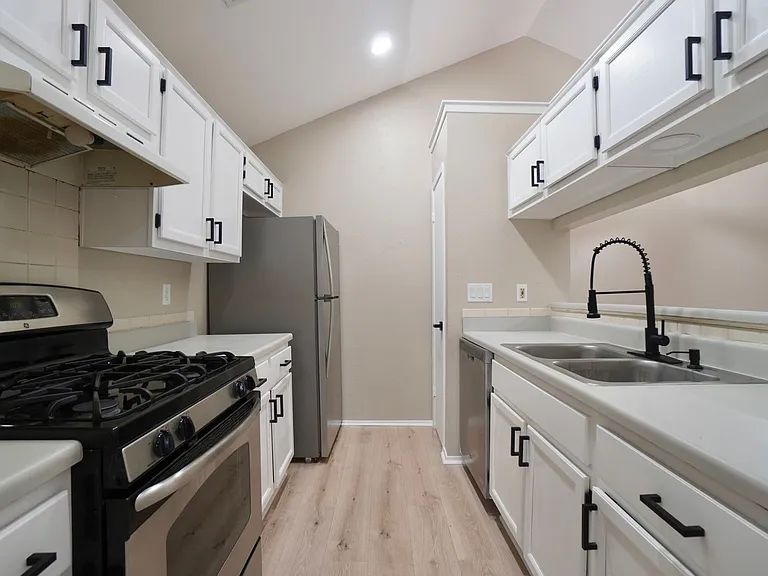 508 Greenlawn Blvd — Photo 10