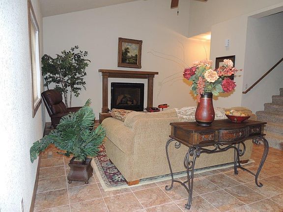 4th image of 1720 Lonesome Dove Dr