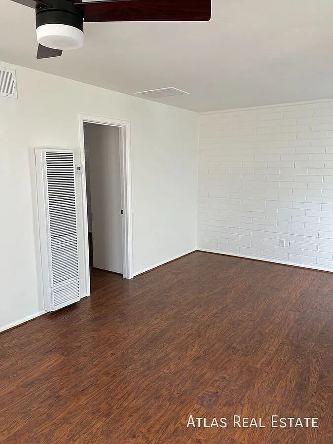 Spacious One Bedroom in the Coronado District — Photo 3