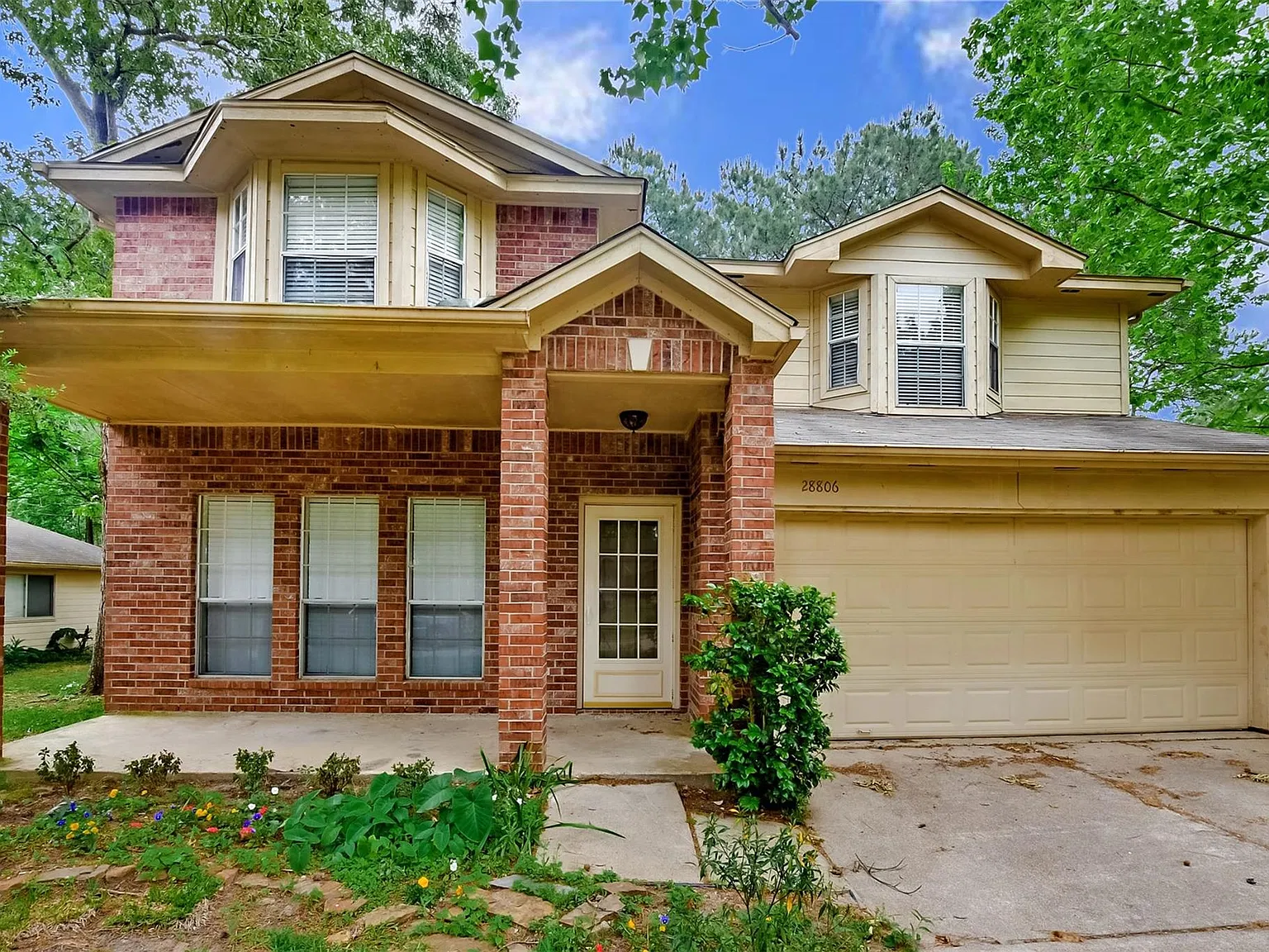 4 bed, 2.5 bath, 2363 sqft, $2,150 — Photo 1