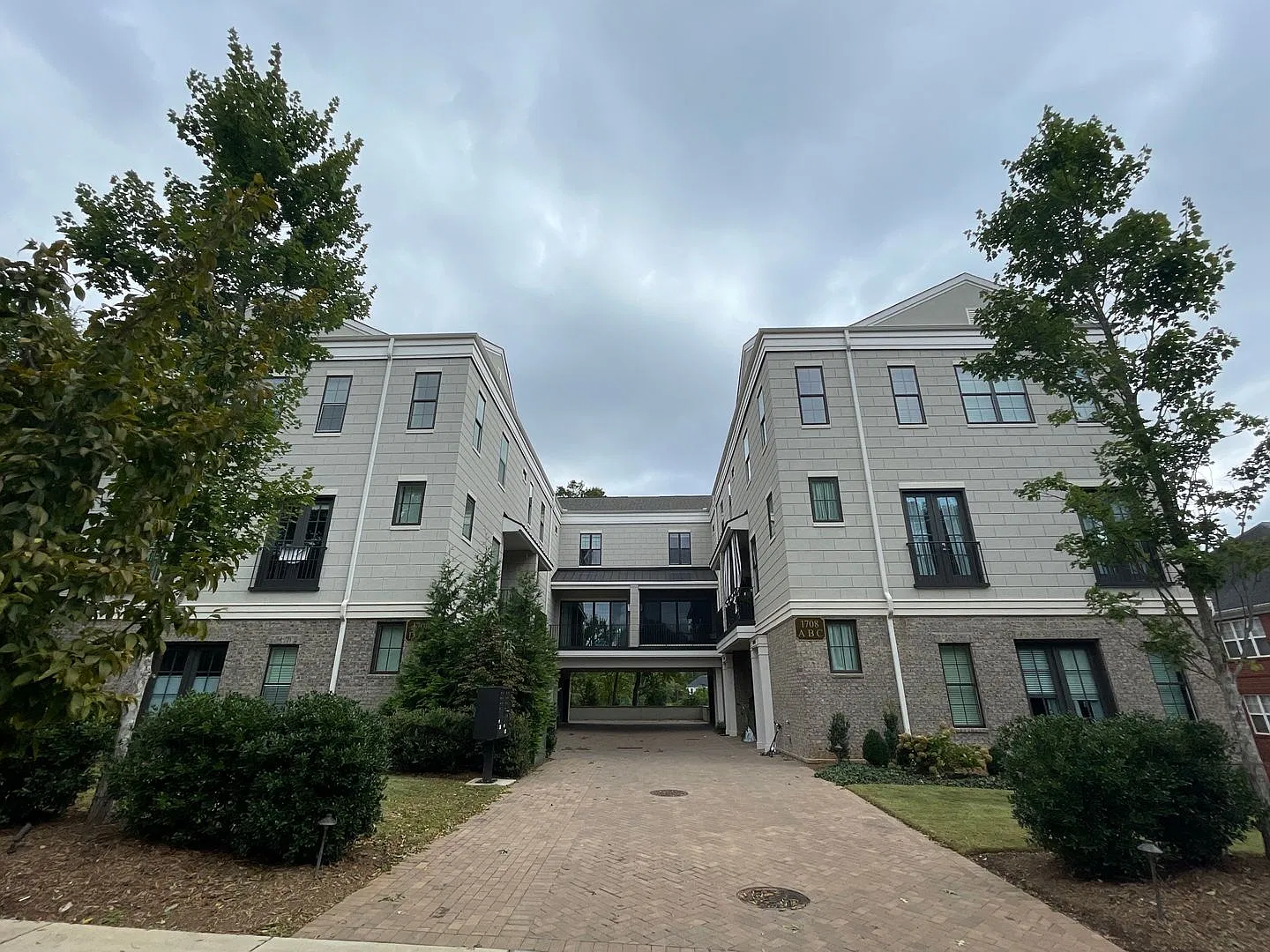 Dilworth - T.R. Lawing Realty Property — Photo 1