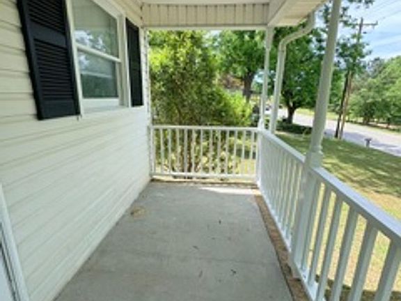 2nd image of 628 Arlington Rd