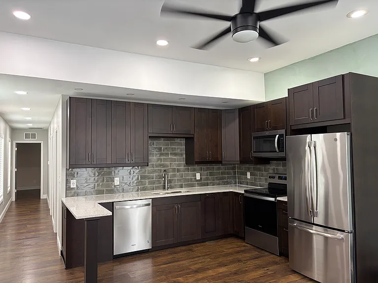 1016 Mary St — Photo 3