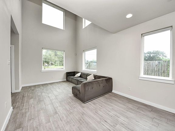 5th image of 4228 Bellfort St