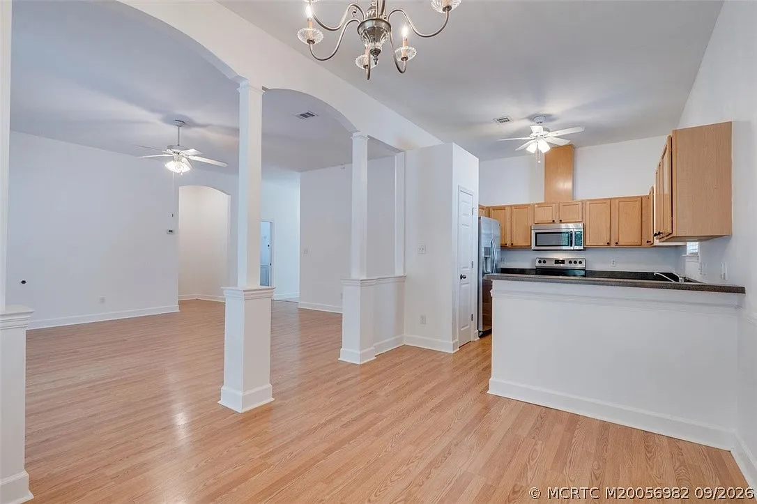 3 bed, 2.0 bath, 1623 sqft, $1,680 — Photo 3