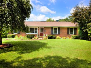 1229 Laymantown Rd, Troutville, VA 24175