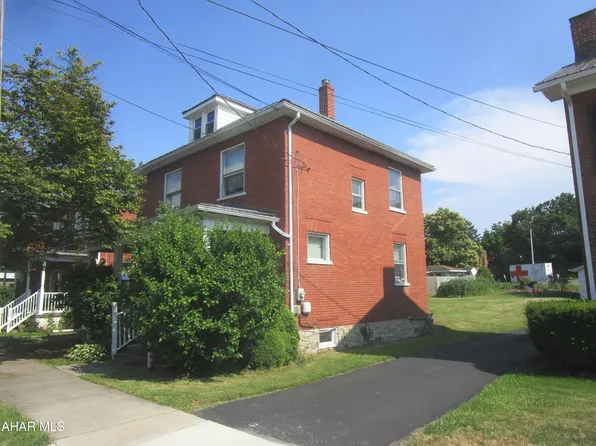 223 W Penn St, Bedford, PA 15522
