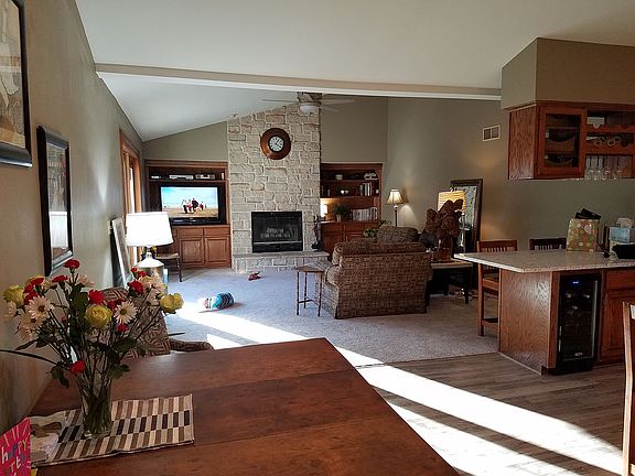 Den from kitchen brkfst area