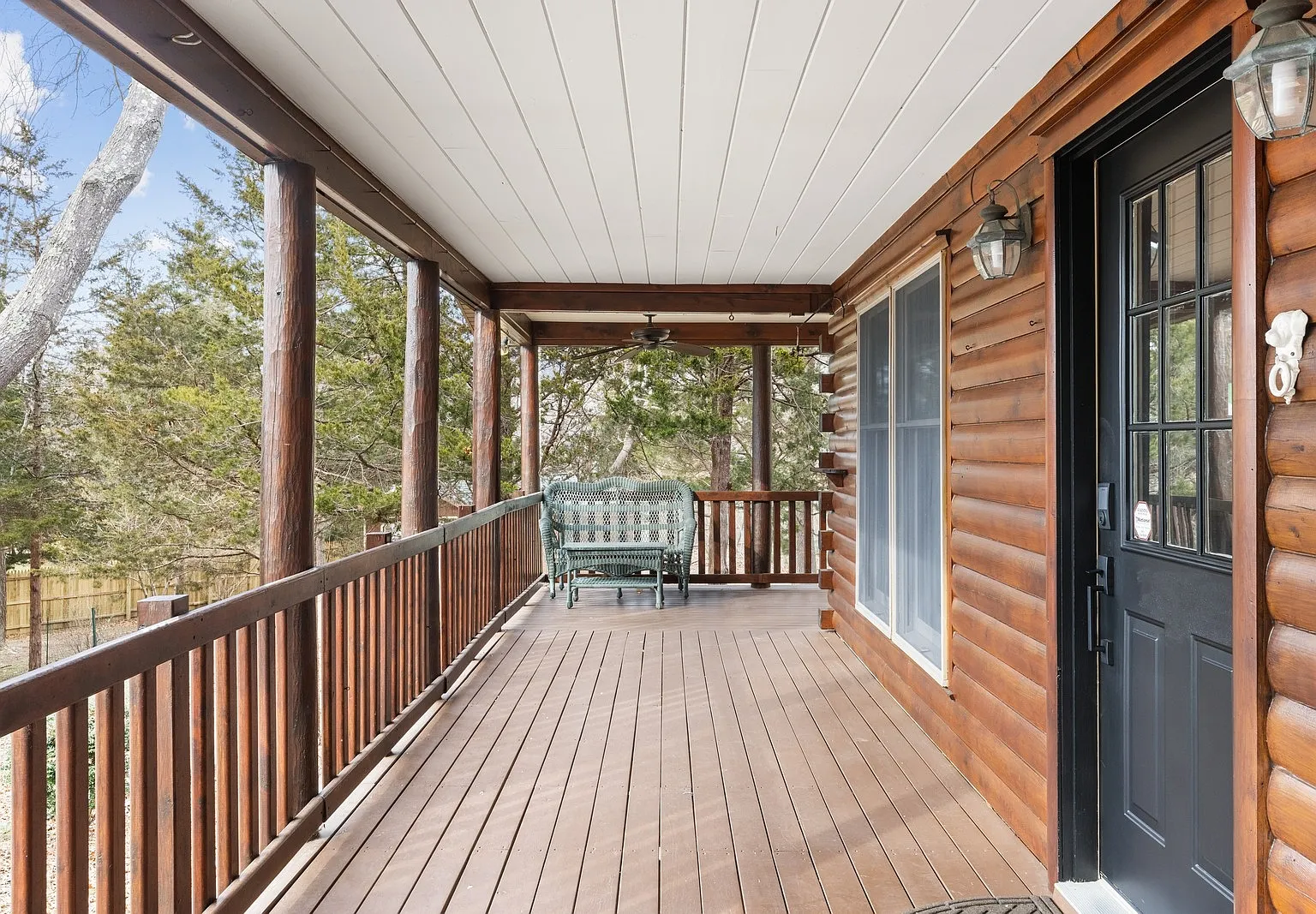 Cozy Log Style Chalet With Heated Saltwater Pool! — Photo 3