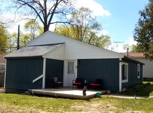 4009 Mapleleaf Rd, Waterford, MI 48328