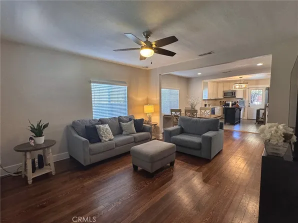 220 W Kendall St, Corona, CA 92882