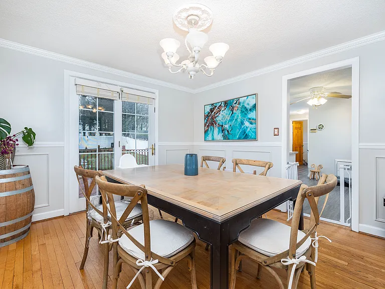 31 Stoddard Ave — Photo 8