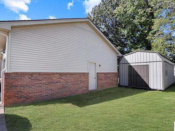 4th image of 68 Cambridge Dr