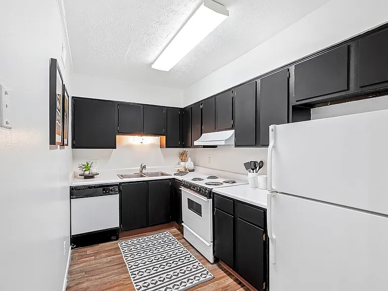 Wood Creek Apartments — Photo 21