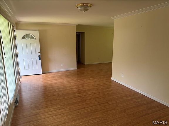4th image of 10044 Grosvenor Dr
