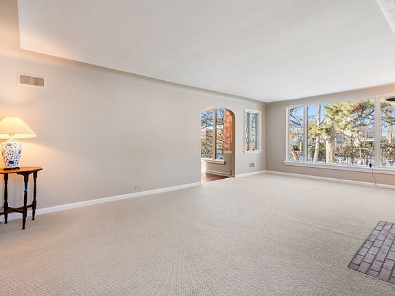 5th image of 222 W Elm Park Ave