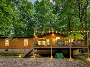 110 E Shore Dr, Hawley, PA 18428