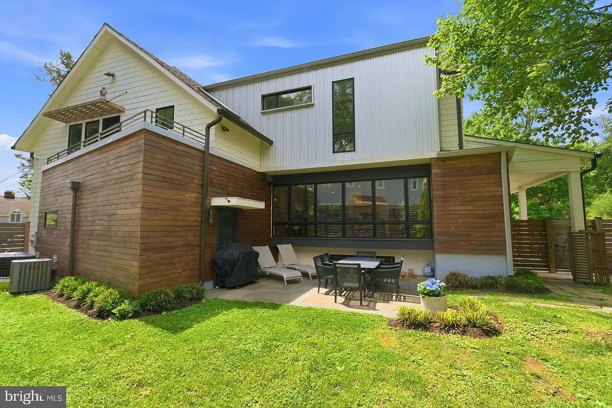Building Photo - 1831 Opalocka Dr