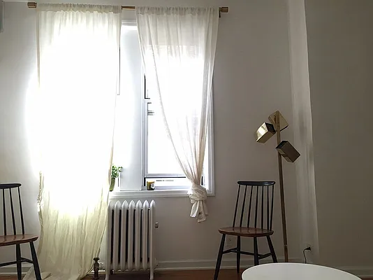 Rented by Manhattan Realty Group | media 9