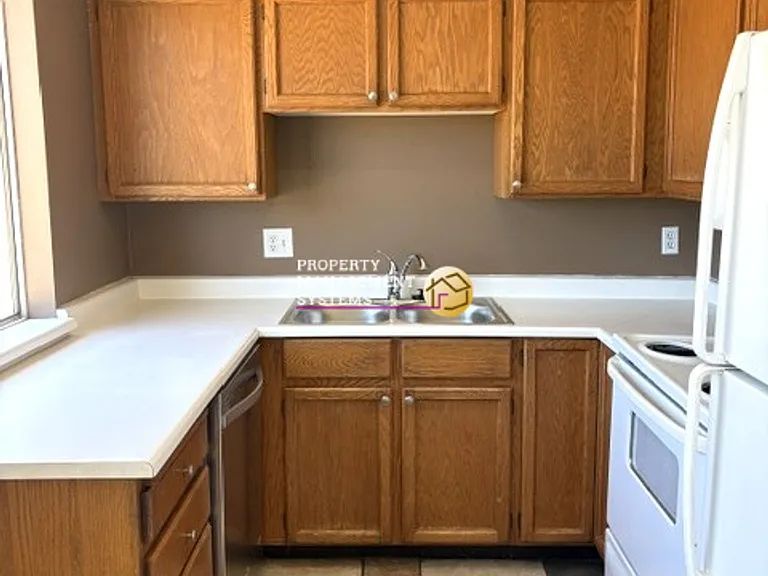5117 W Loomis Ln — Photo 7