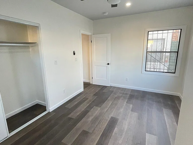 2033 E 4th St #2 — Photo 5