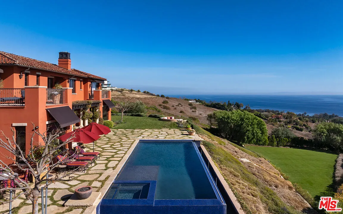 7 bed, 9.0 bath, 10500 sqft, $50,000 — Photo 1