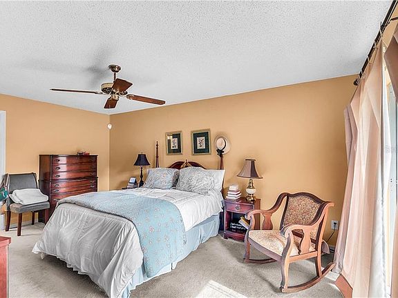3rd image of 350 Briarwood Dr