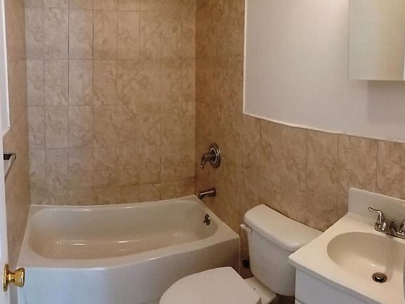 4th image of 1097 Willoughby Ave #B