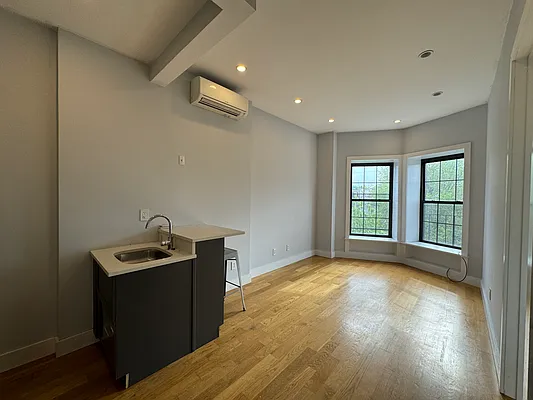 Rented by Pear NYC LLC | media 5