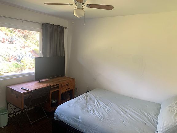 Upstairs bedroom 10' x 11'