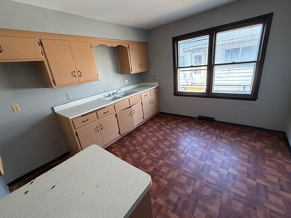 4th image of 7419 W Florist Ave
