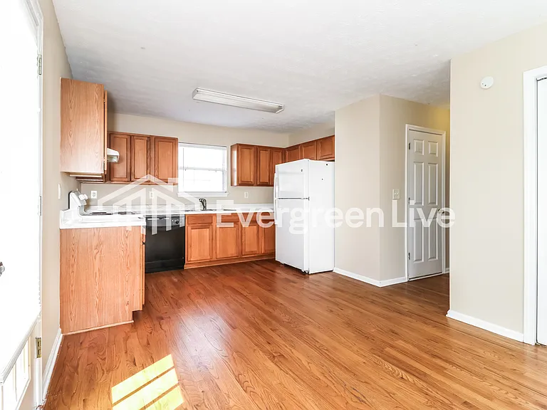 520 Ashland Manor Dr — Photo 5
