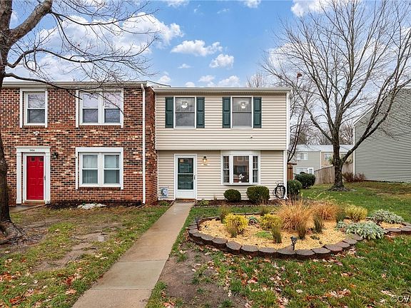 3rd image of 7954 Clovertree Ct