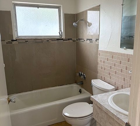 3rd image of 6200 Silver Dr