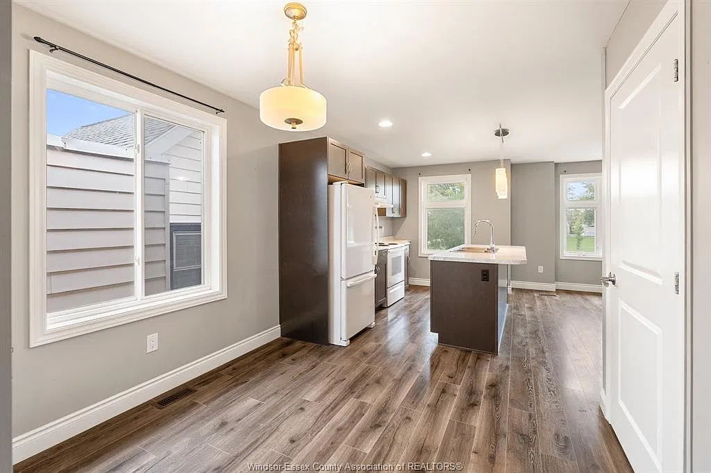 3 bed, $2,200 — Photo 3