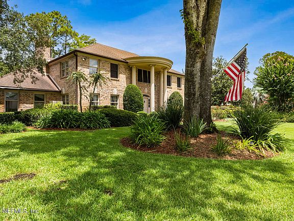 3rd image of 7838 WOODSDALE Lane