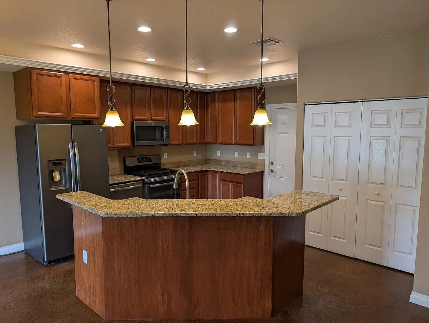Gorgeous 3 Bed 2 Bath Clarkston Townhouse in 55+ Community — Photo 1