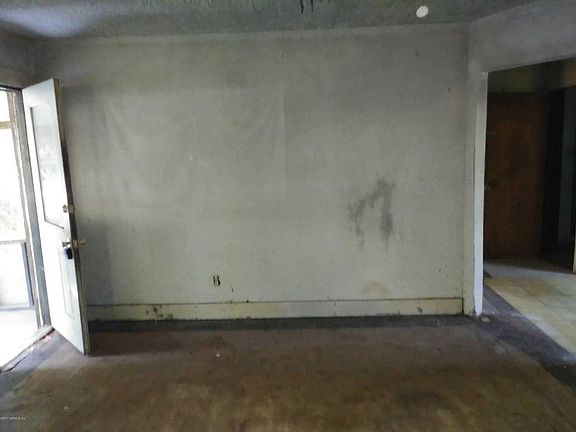3rd image of 6606 Muriel St