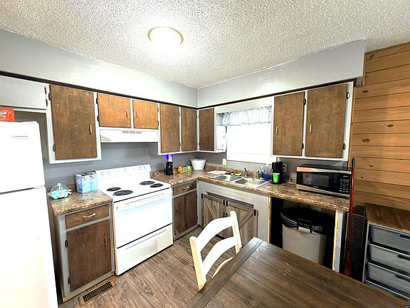 5th image of 304 Connell Dr