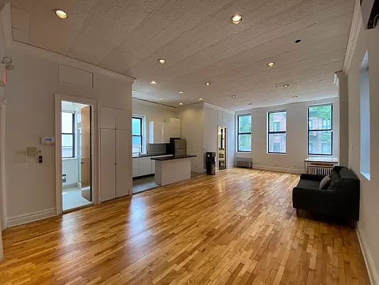 1st image of 404 E 11th St #2