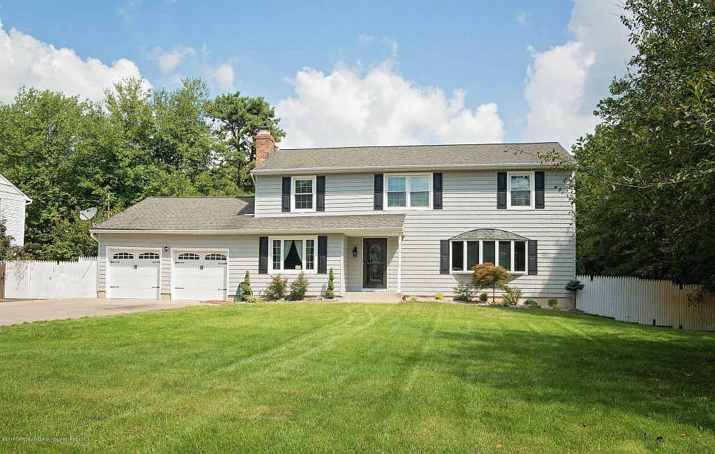 966 Farmingdale Rd photo 1