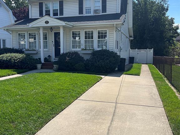 2nd image of 992 Davison Place