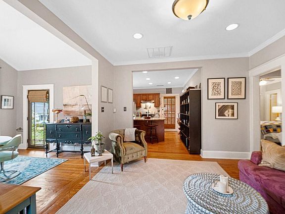 4th image of 1677 Neely Ave