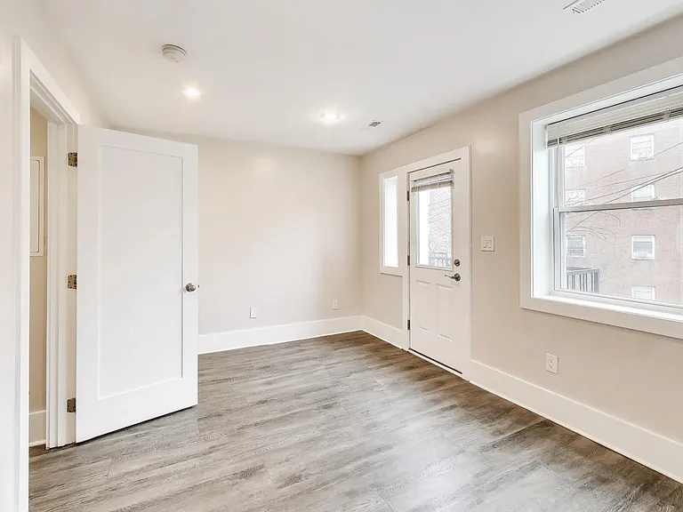 924 19th St NE #3 — Photo 9