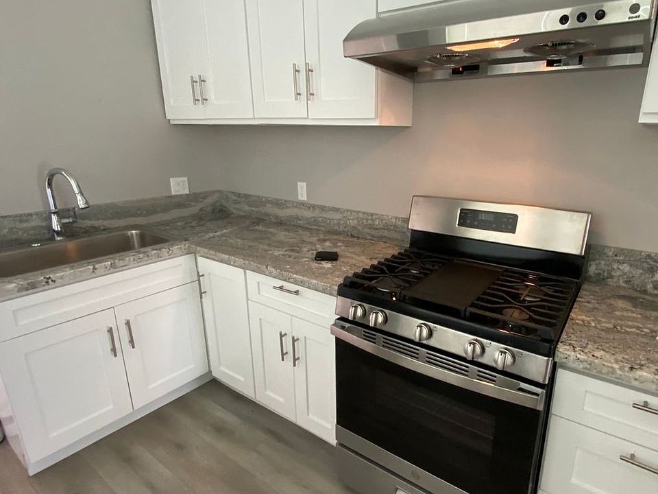 1st image of 372 N Palomares St